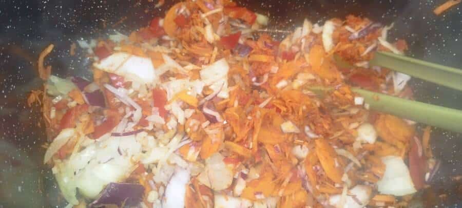 Gulasch-Rezept mit Rotwein und Preiselbeersauce